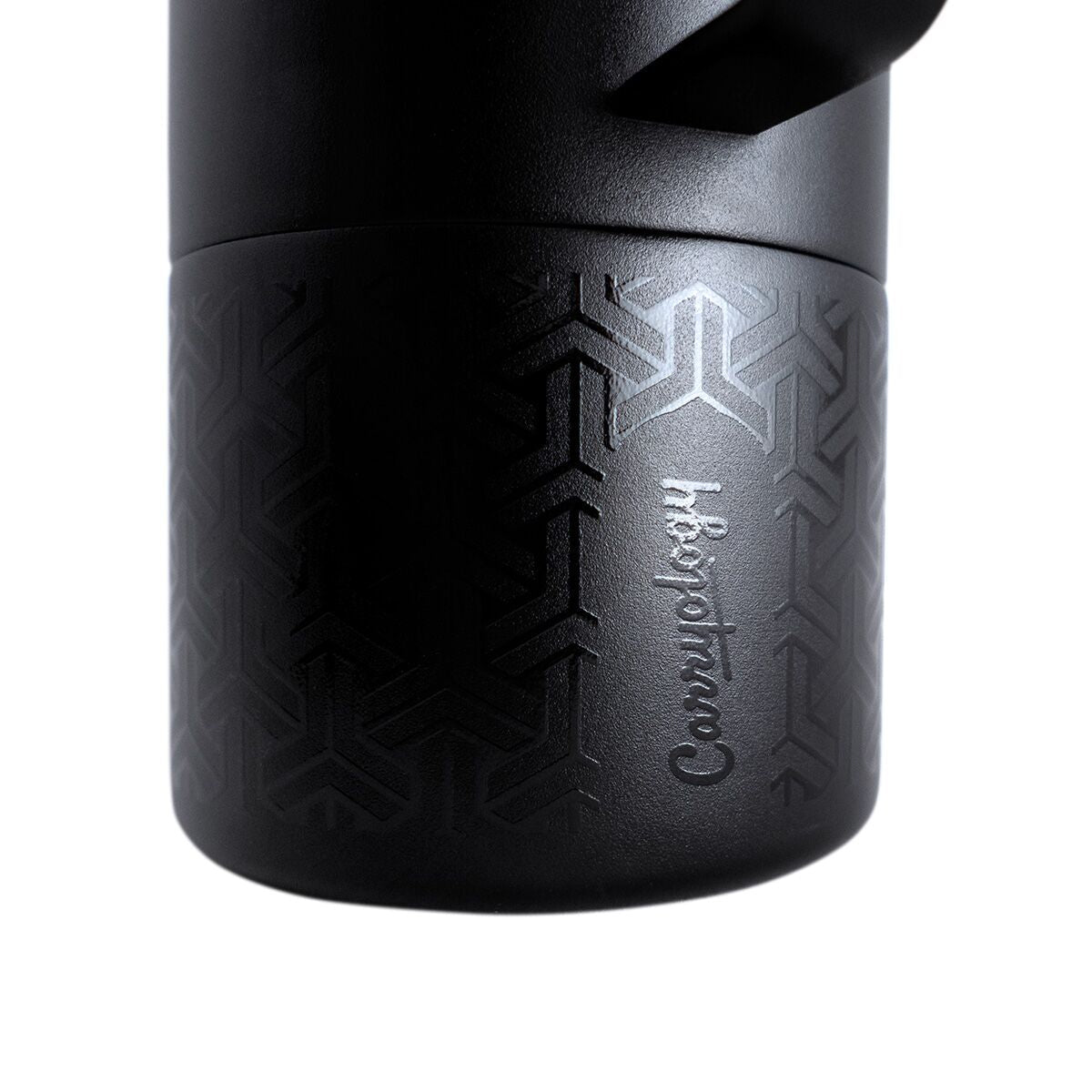 miir-x-carryology-tomo-c2 WebPDP-MiiR_x_Carryology_Tomo_Studio_Closeup__TOM1SV33402_12.10.25.jpg